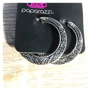*NWT* hoop patterned earrings